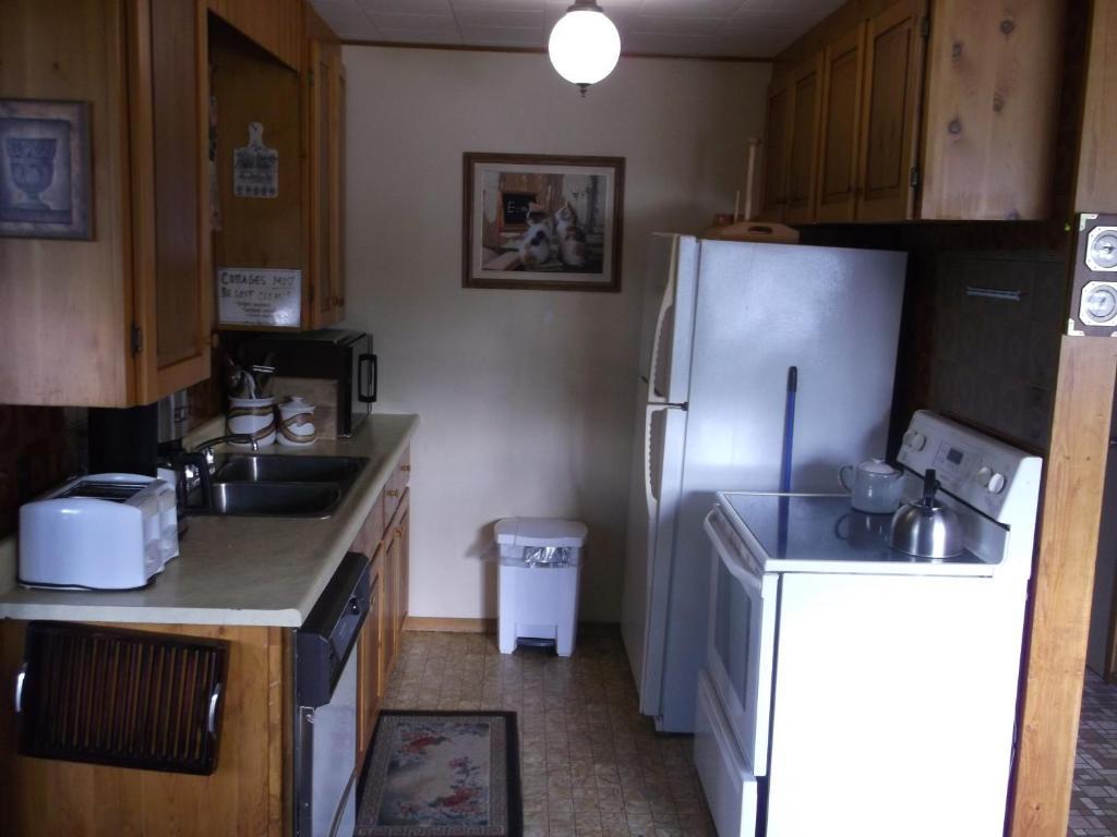 Chalkley'S Sandy Bay Cottage Resort Nipissing Beach Bilik gambar